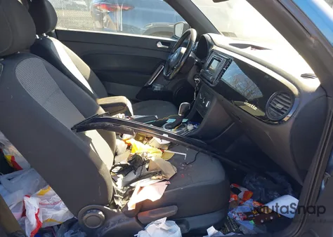 2018 Volkswagen Beetle 2.0T Coast/2.0T S из США, поврежденный, VIN 3VWFD7ATXJM711734